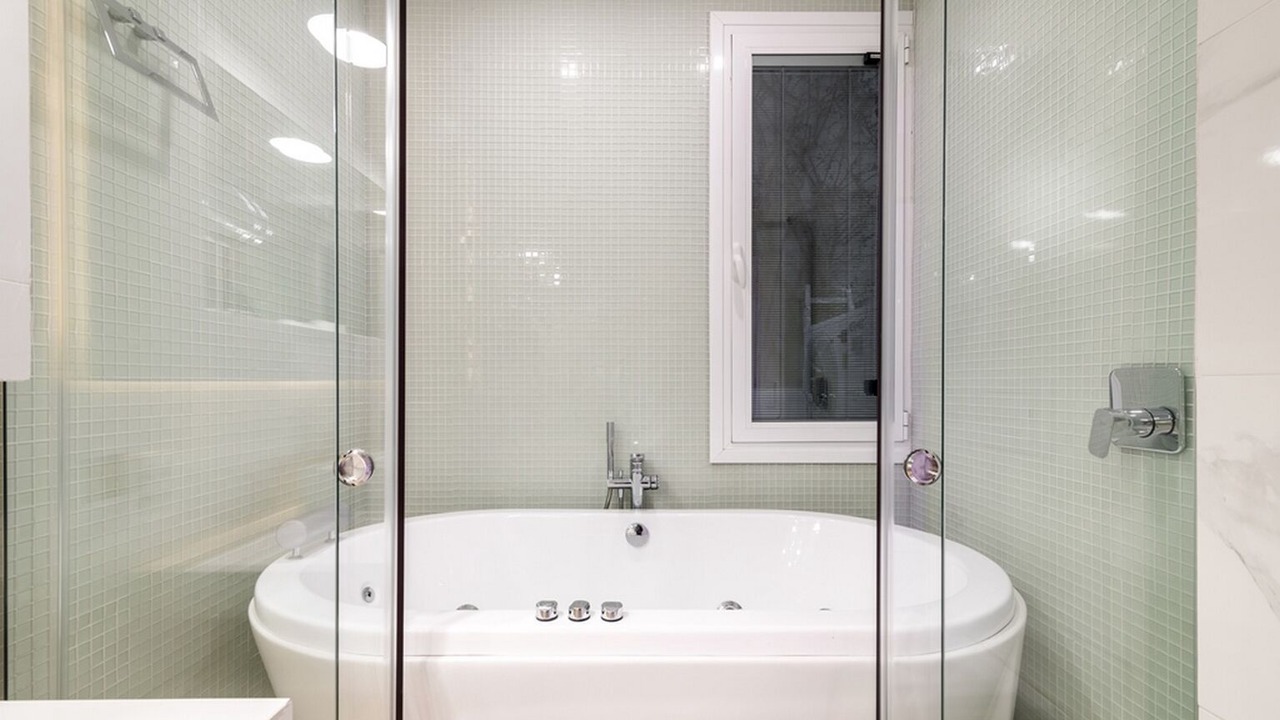 Photo of Bathroom in Neromilos
