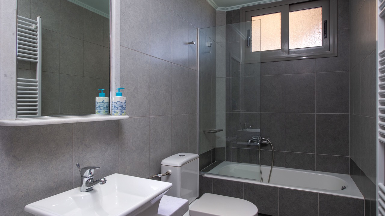 Photo of Bathroom in Skala