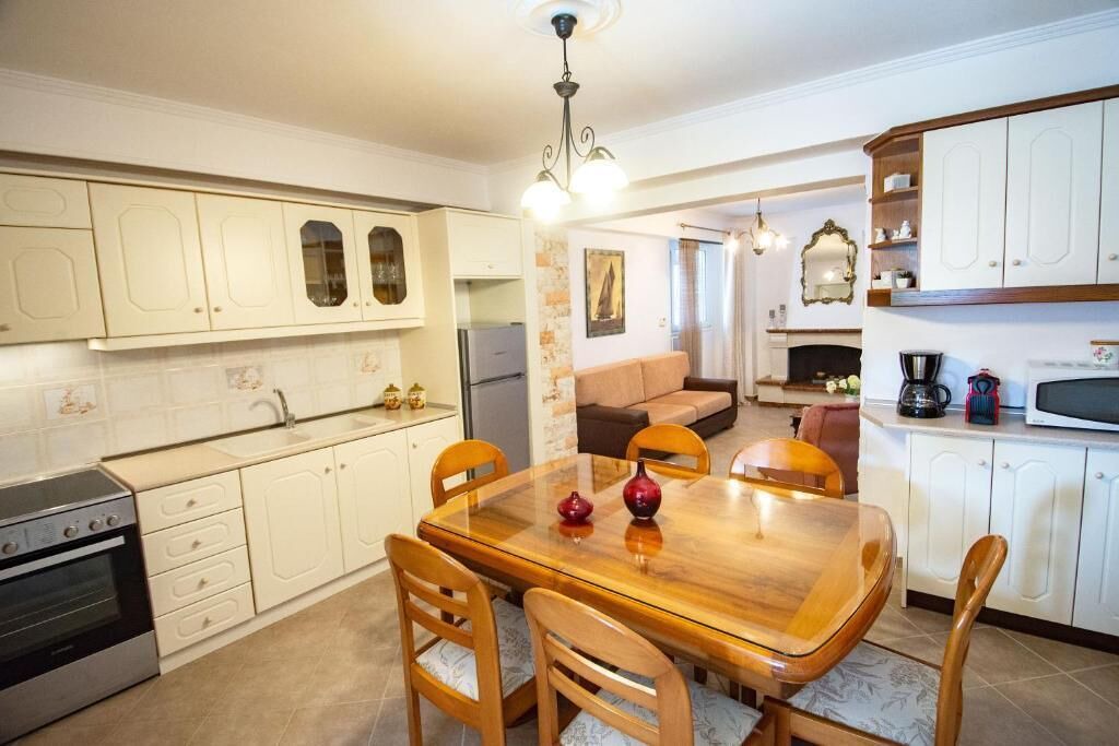 Photo of Kitchen in Liapades