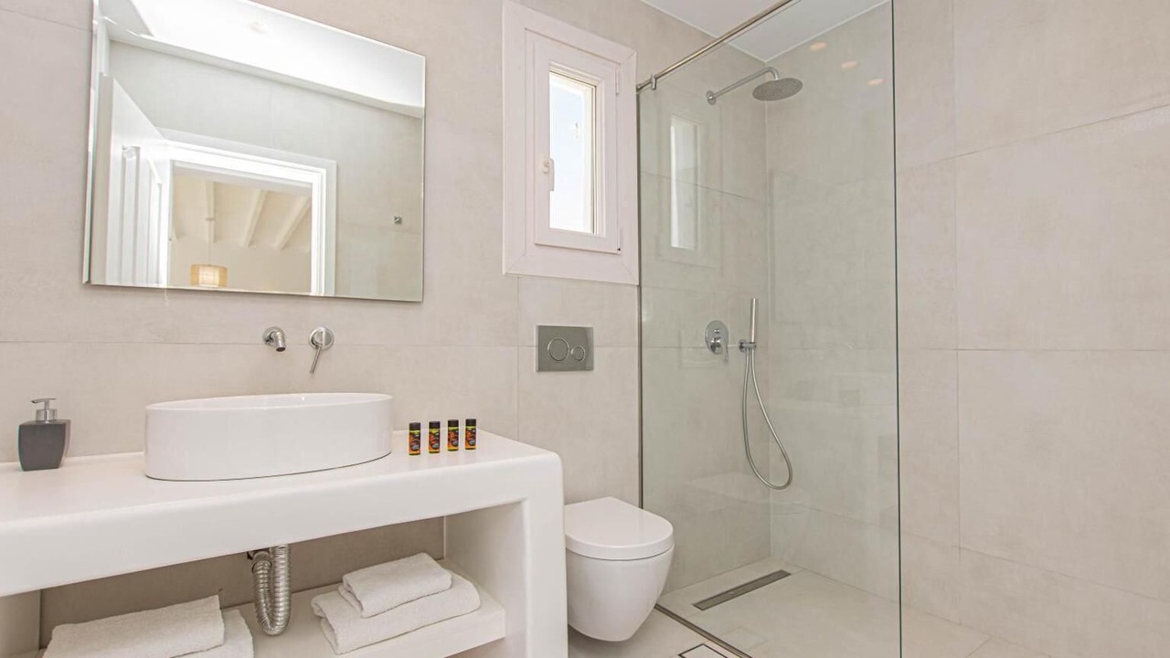 Photo of Bathroom in Plintri