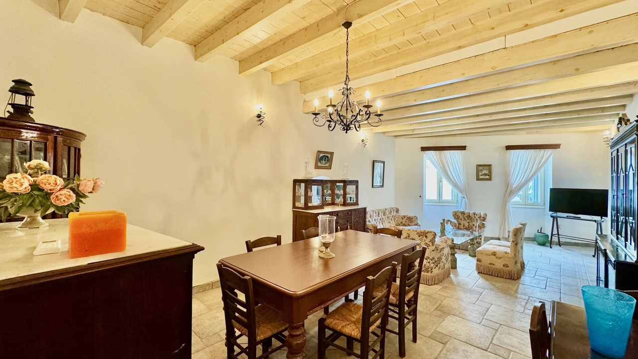 Photo of Livingroom in Esperion