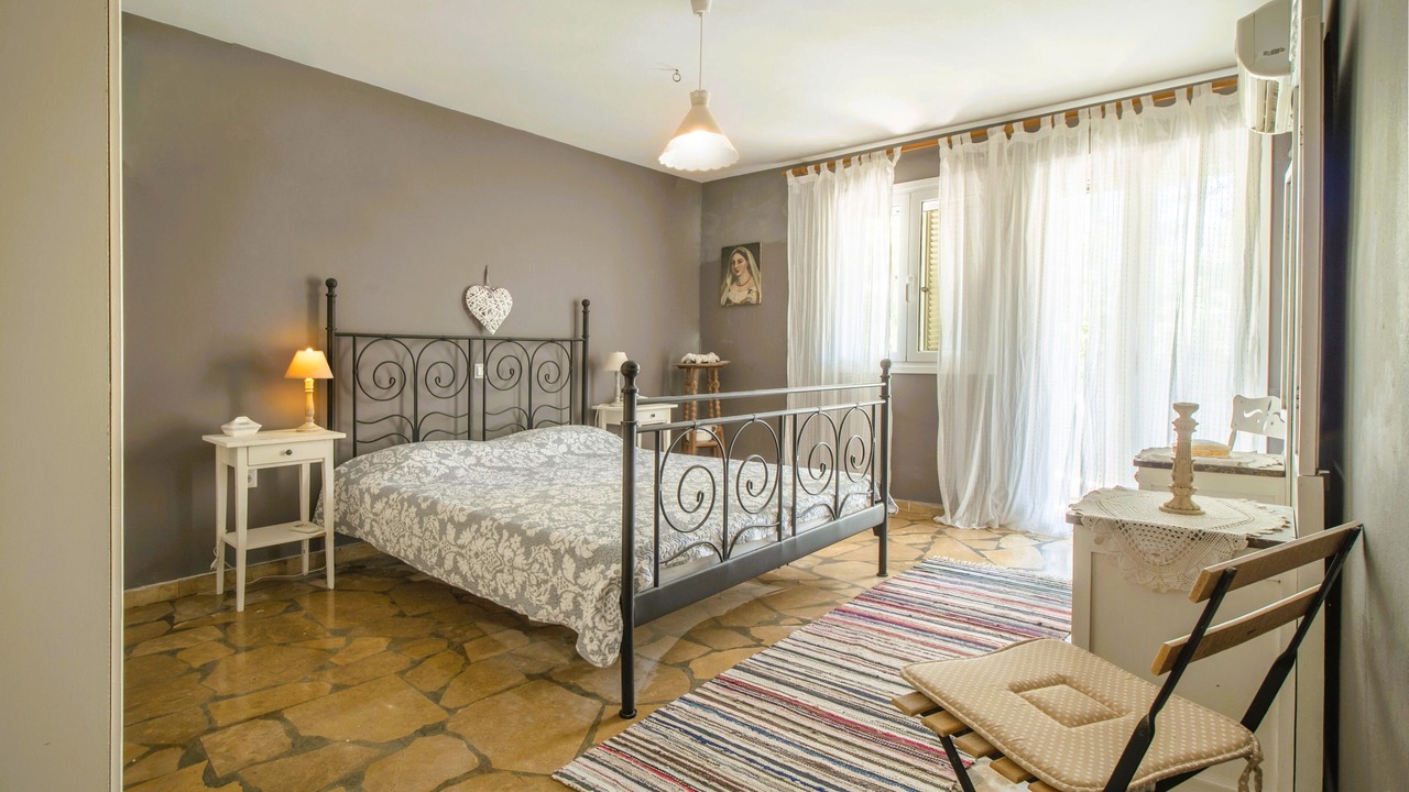 Photo of Bedroom in Dhrakata