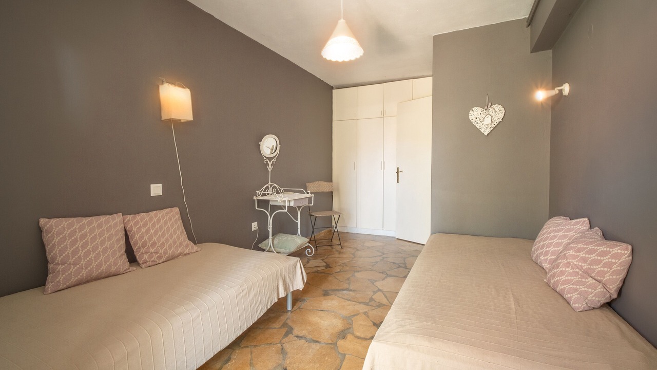 Photo of Bedroom in Dhrakata