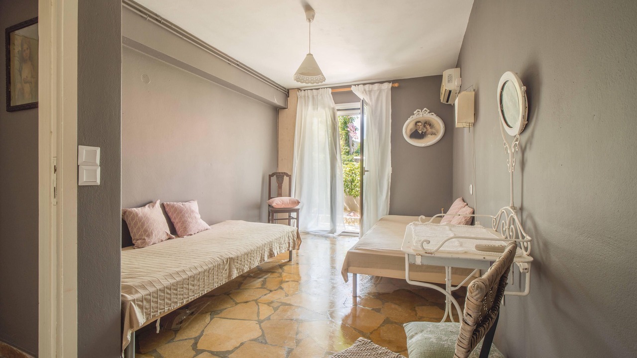 Photo of Bedroom in Dhrakata