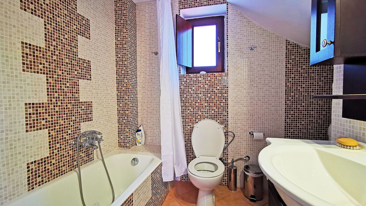 Photo of Bathroom in Omales