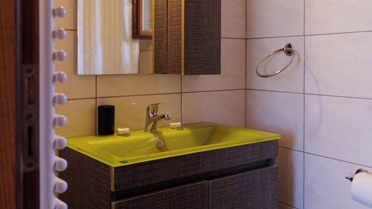 Photo of Bathroom in Neon Oitylo