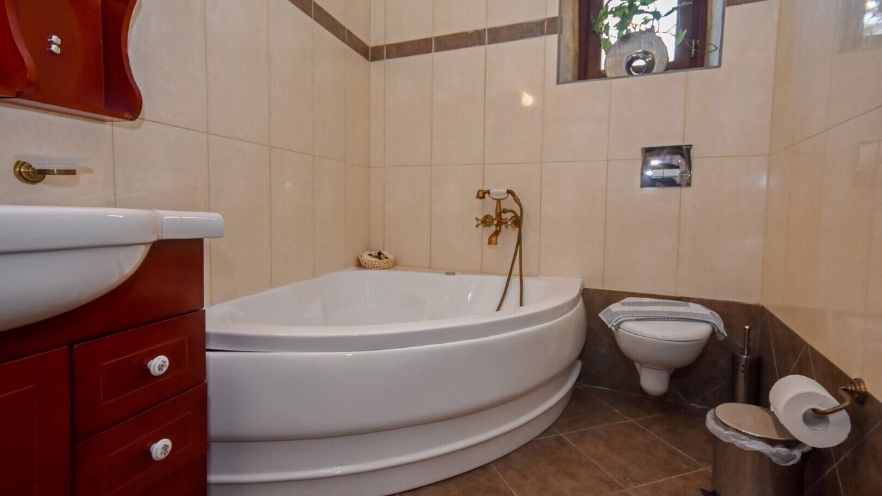 Photo of Bathroom in Astratigos