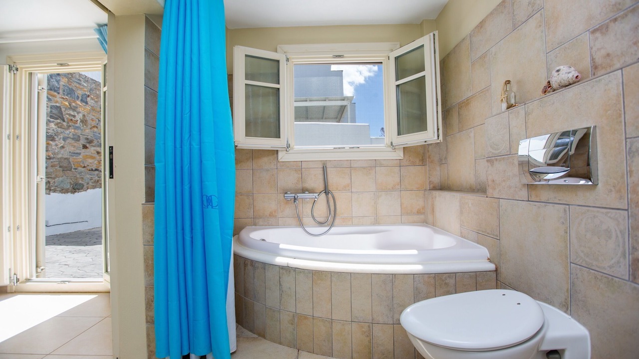 Photo of Bathroom in Glinado