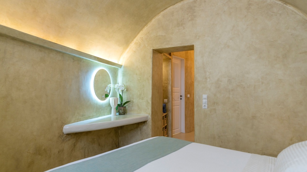 Photo of Bedroom in Oia