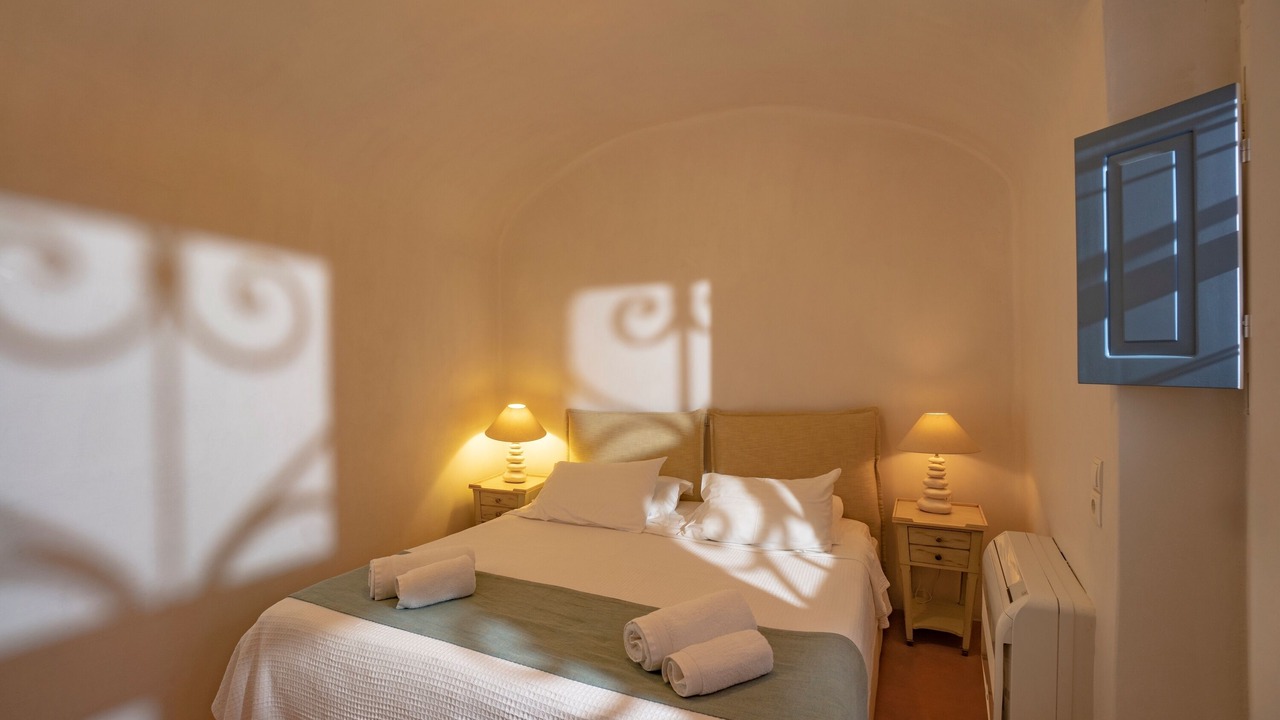 Photo of Bedroom in Oia