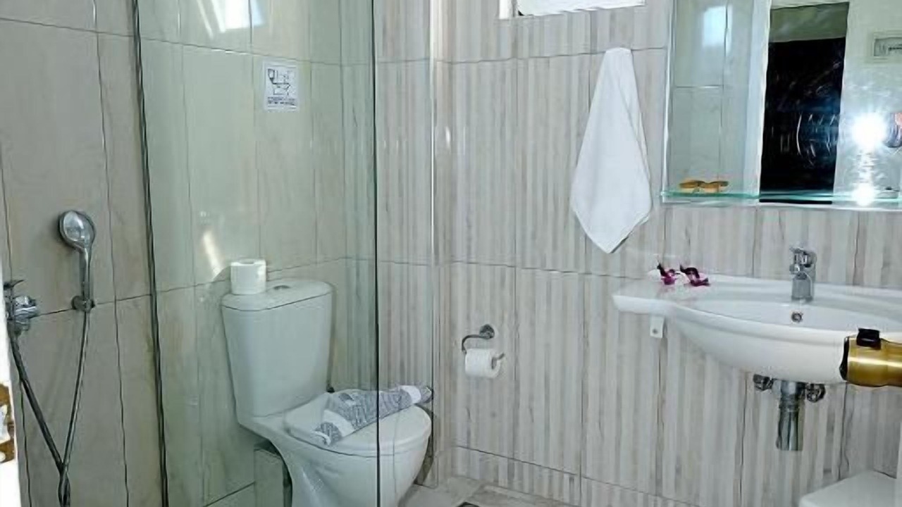 Photo of Bathroom in Platanes