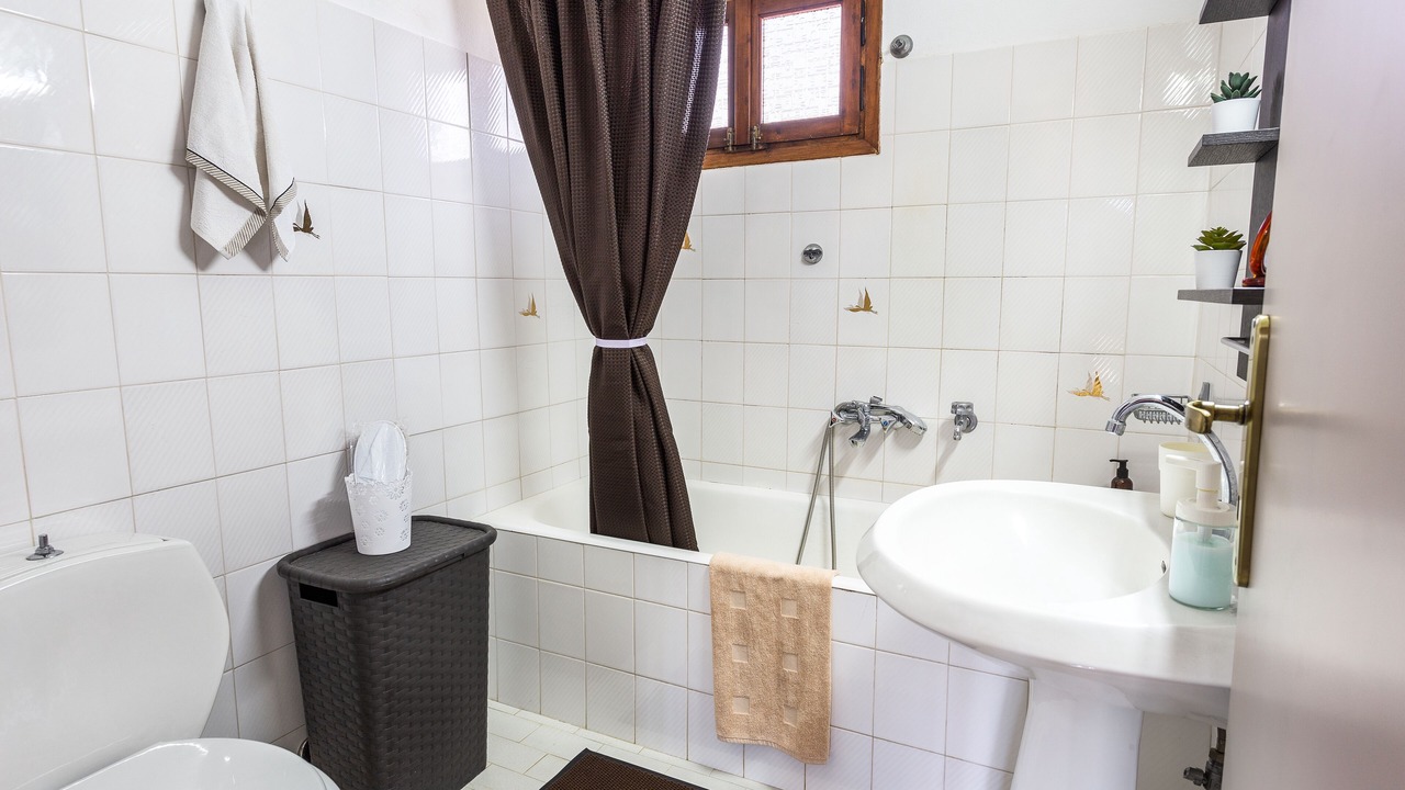 Photo of Bathroom in Platanias Town