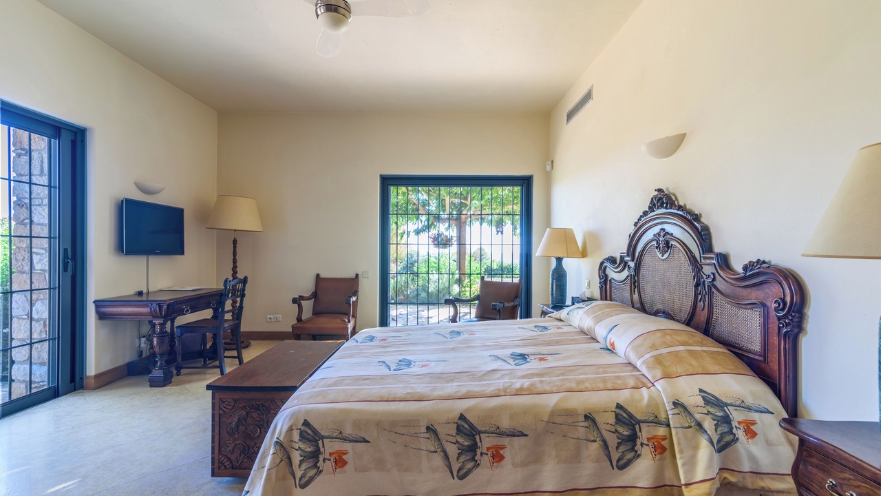 Photo of Bedroom in Vromonerion