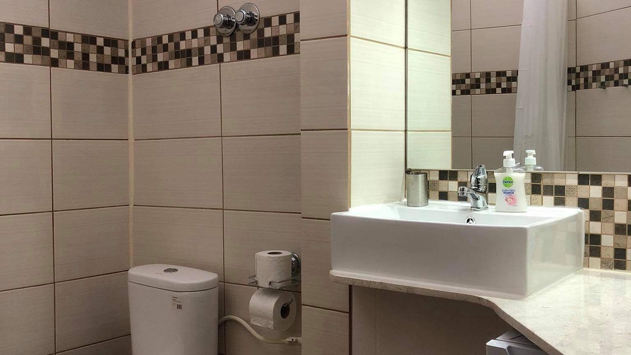 Photo of Bathroom in Drama