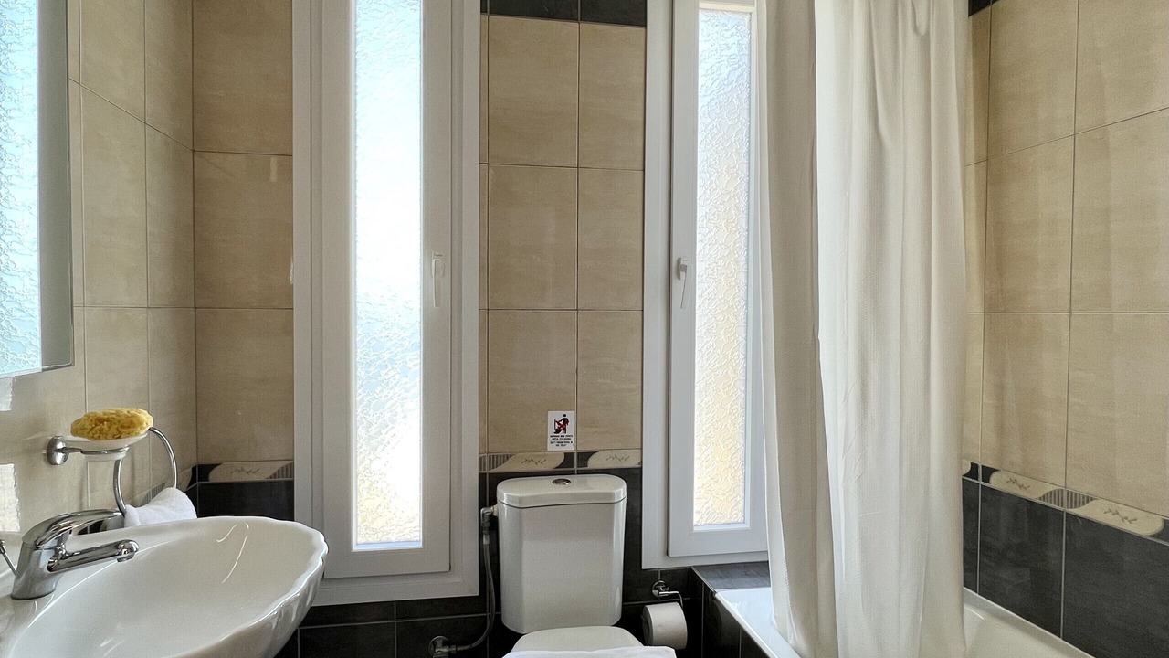 Photo of Bathroom in Skala