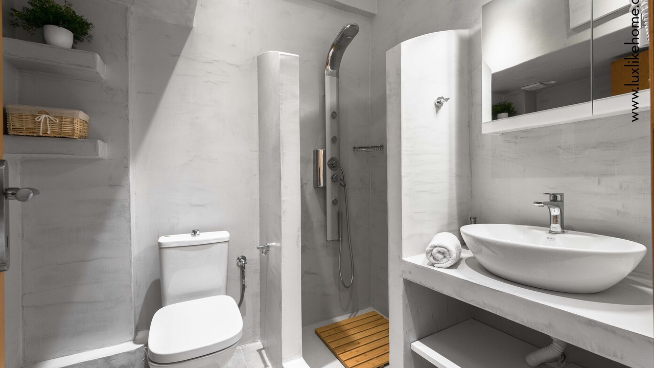 Photo of Bathroom in Polichrono