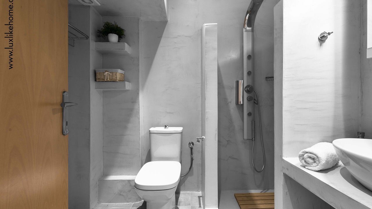 Photo of Bathroom in Polichrono
