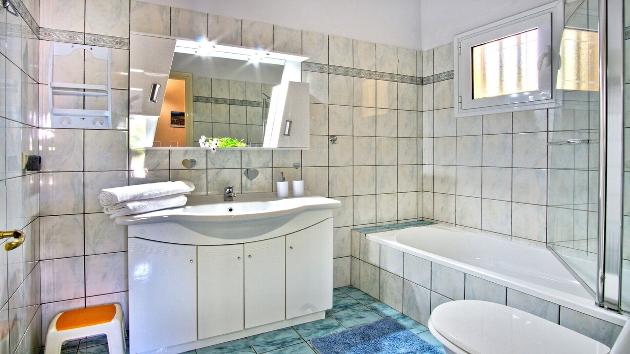 Photo of Bathroom in Chalikounas
