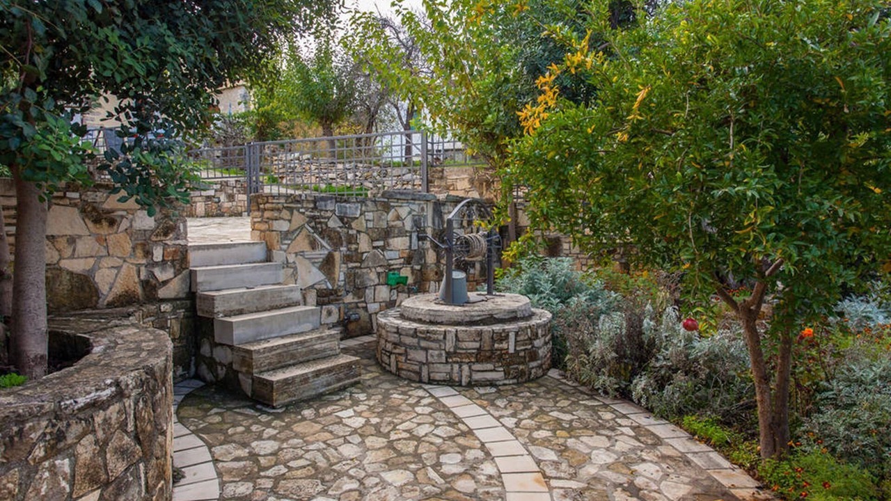 Photo of Outdoor in Douliana
