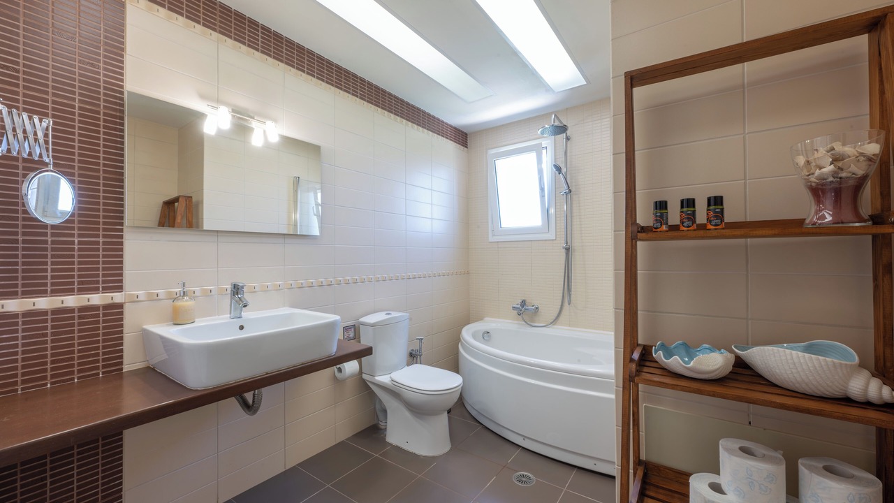 Photo of Bathroom in Kambanion