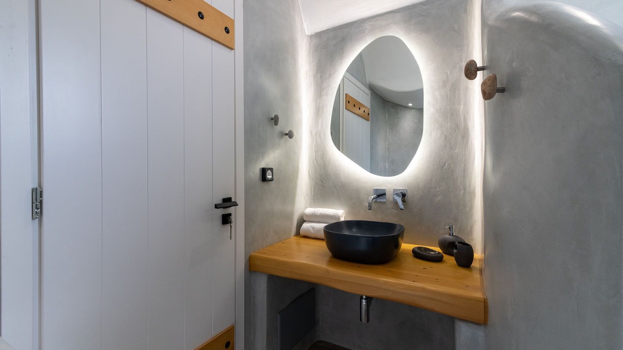 Photo of Bathroom in Glinado