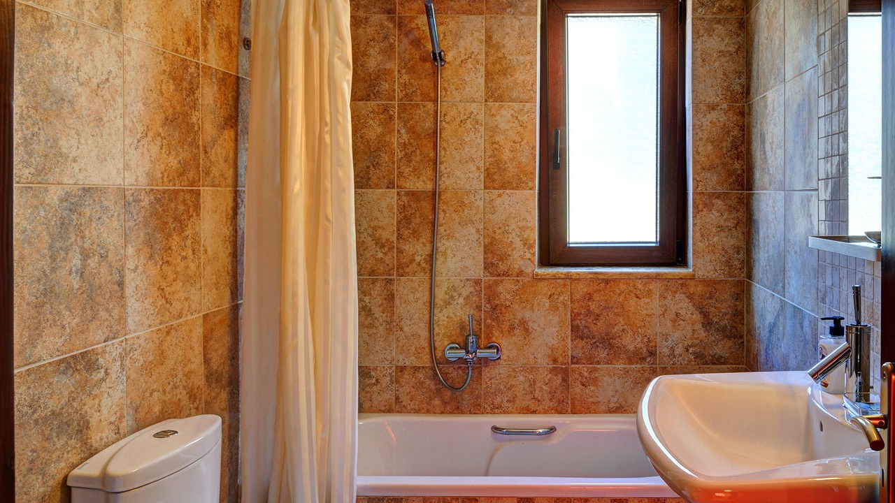 Photo of Bathroom in Elos