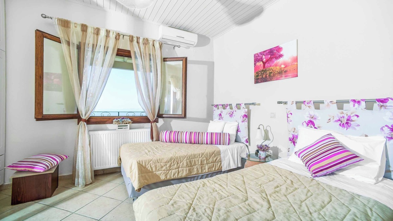 Photo of Bedroom in Petaleia