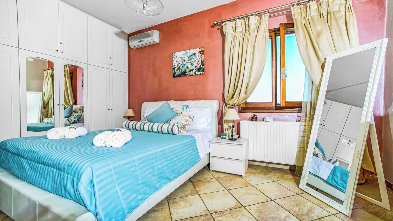 Photo of Bedroom in Petaleia