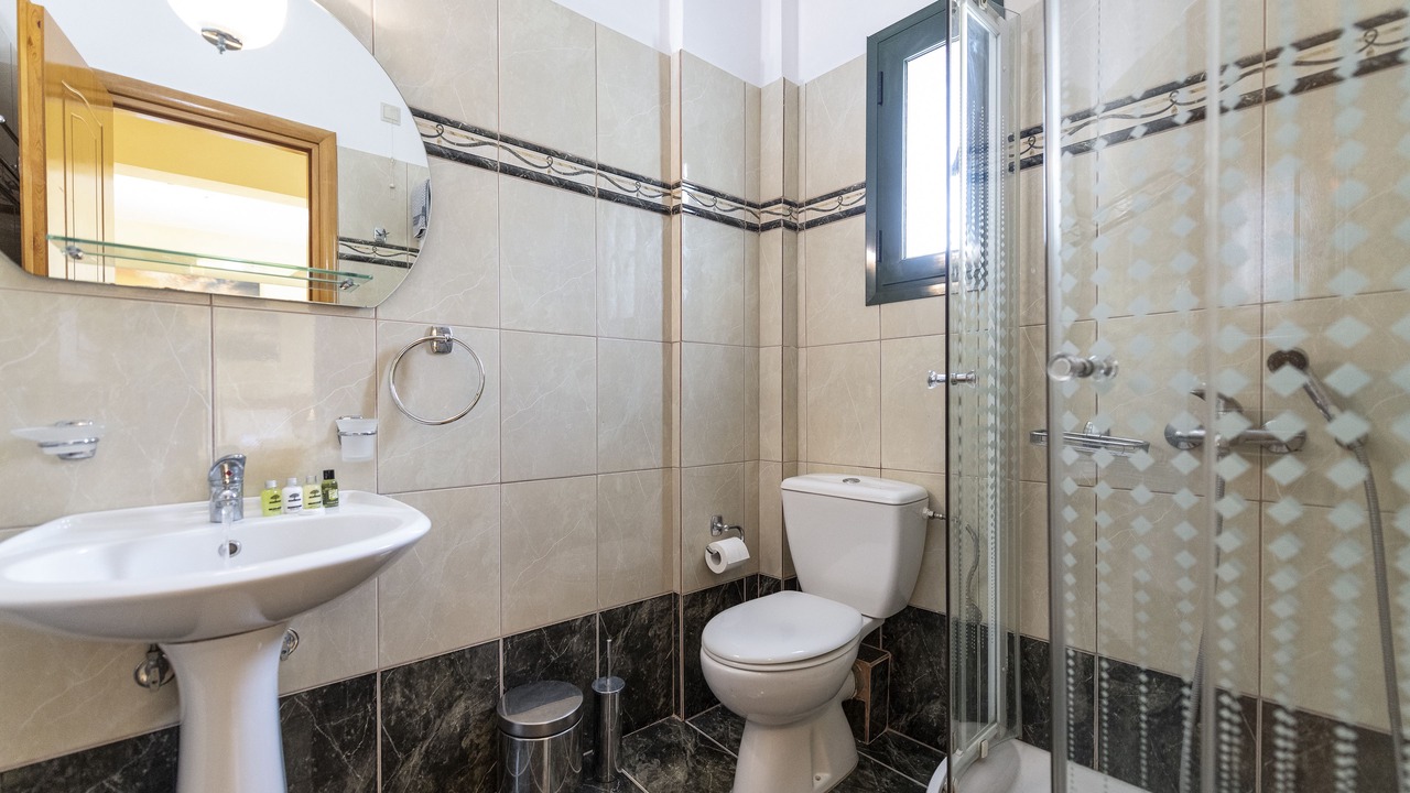 Photo of Bathroom in Skala