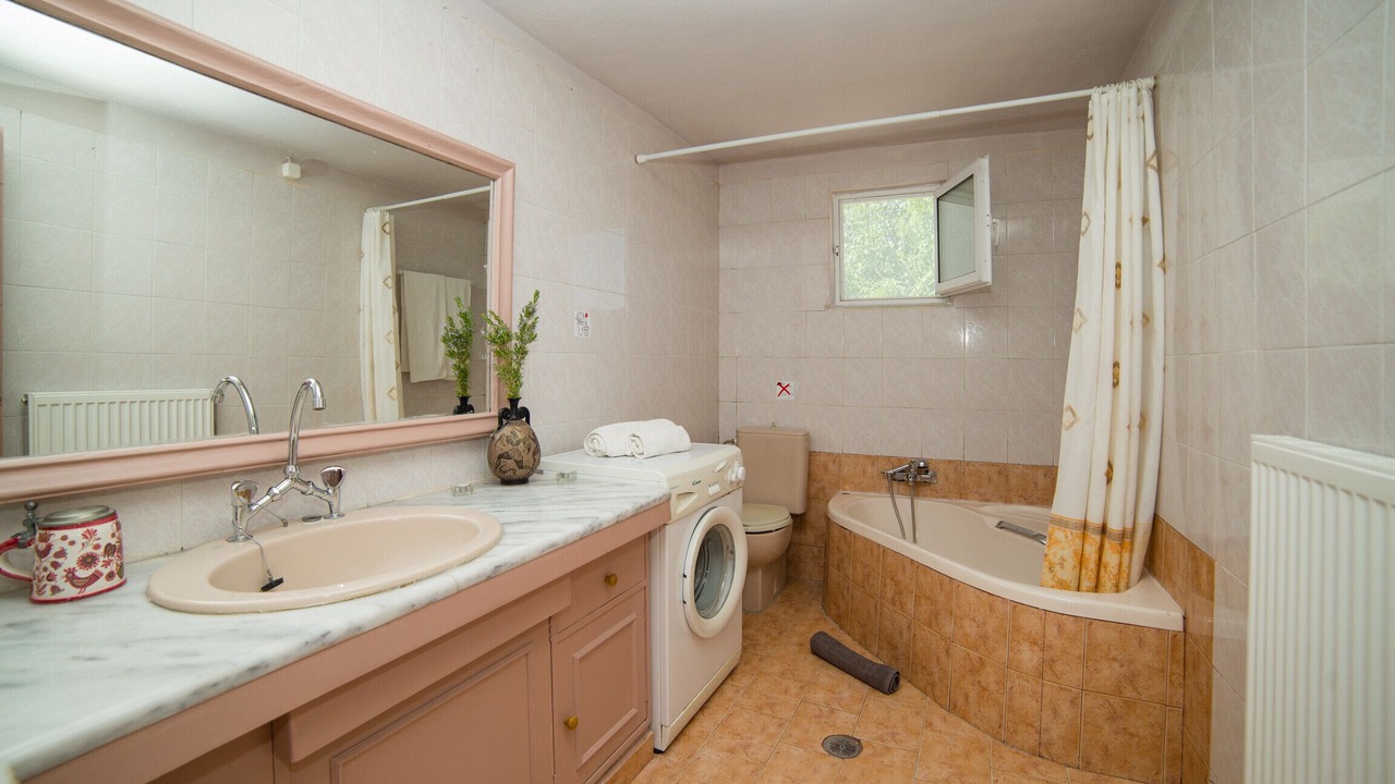 Photo of Bathroom in Agkouseliana