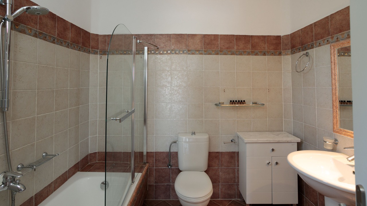 Photo of Bathroom in Glinado