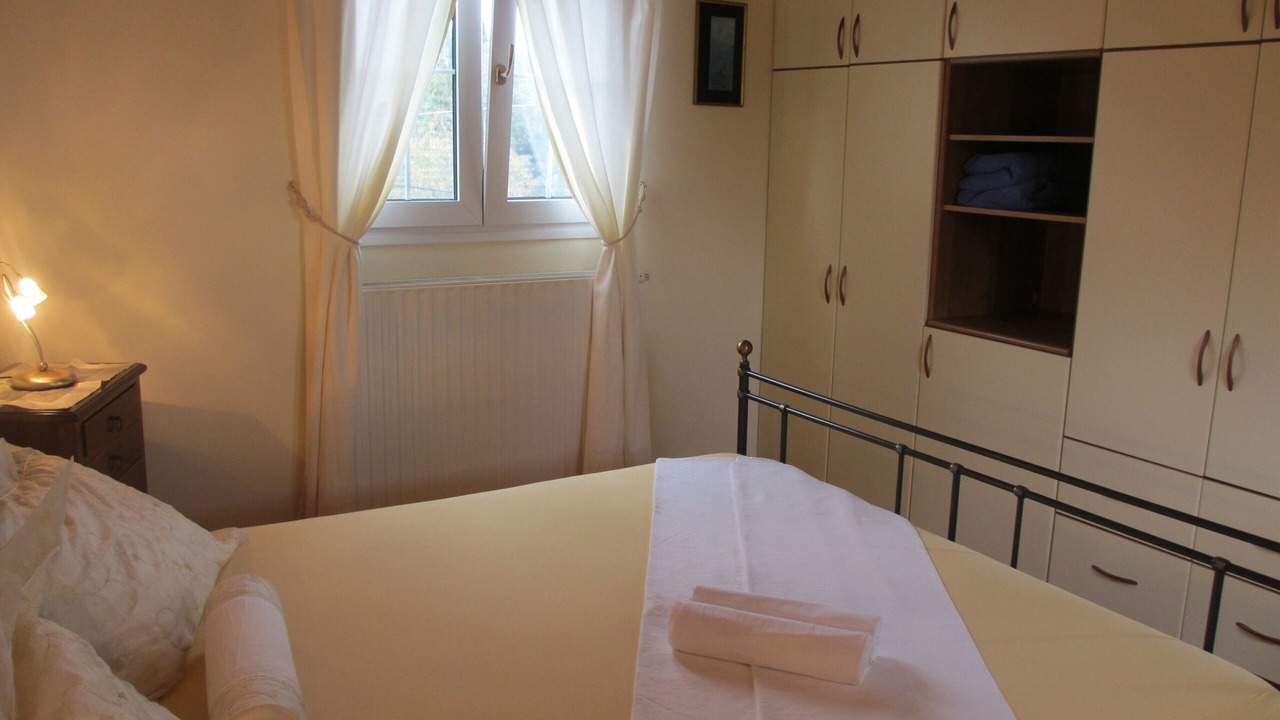 Photo of Bedroom in Petaleia