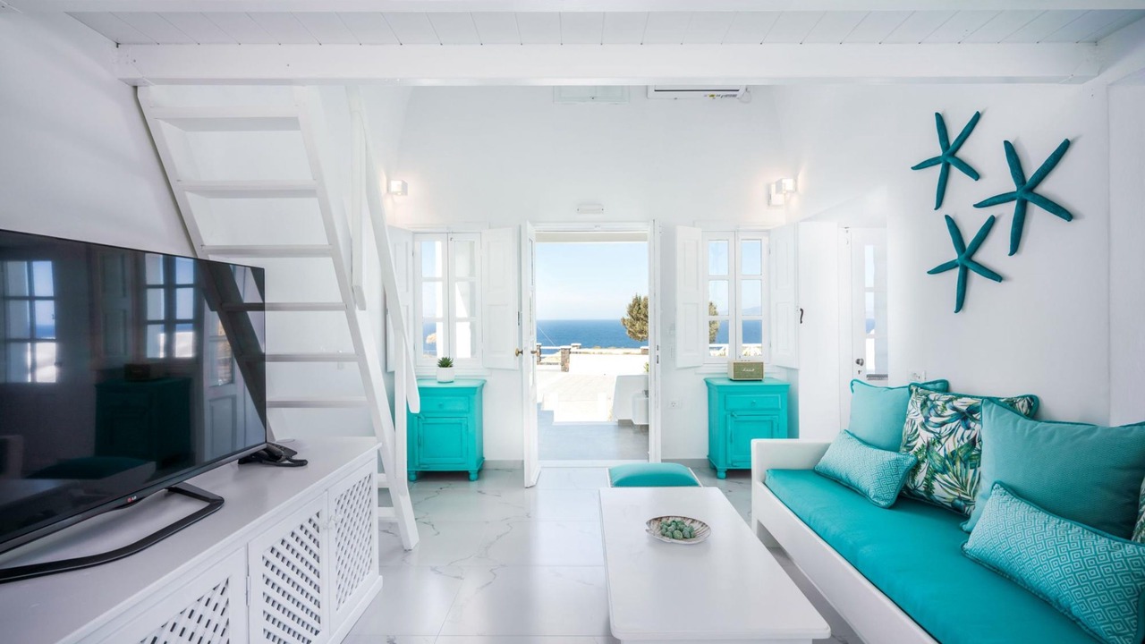 Photo of Livingroom in Amoudi Bay