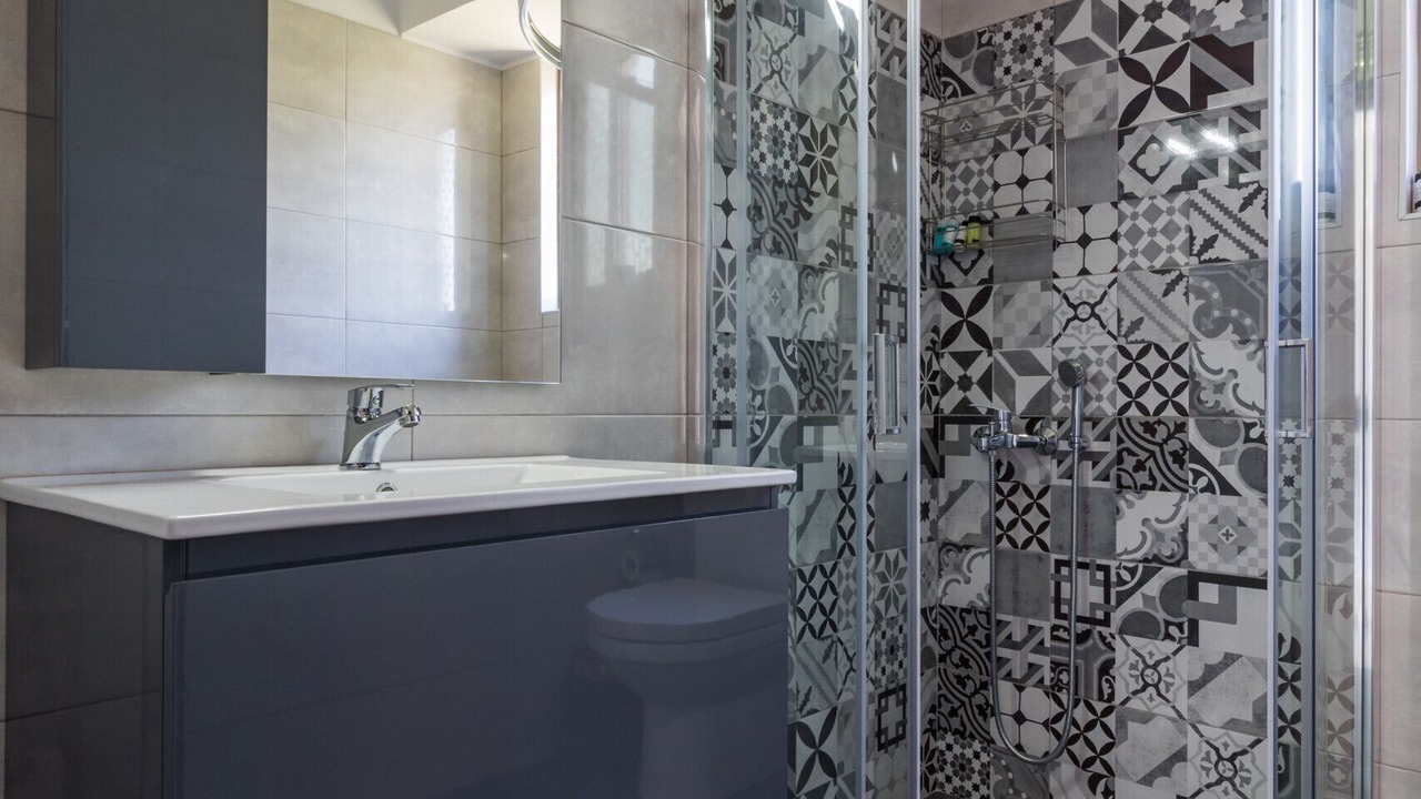 Photo of Bathroom in Alimos