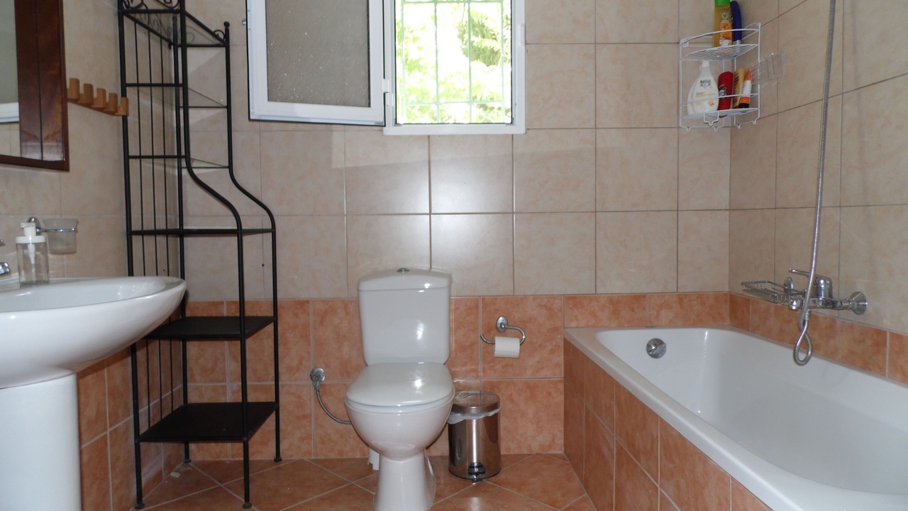 Photo of Bathroom in Gaitanion