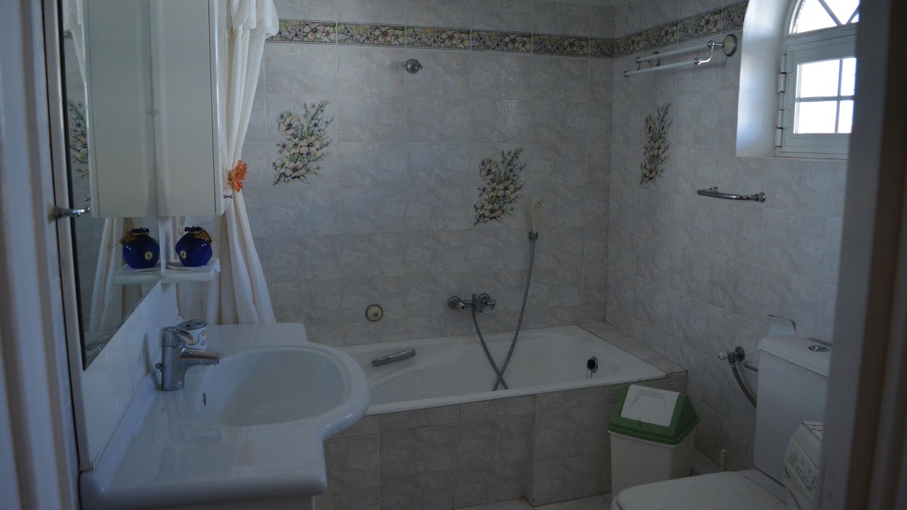 Photo of Bathroom in Alykes