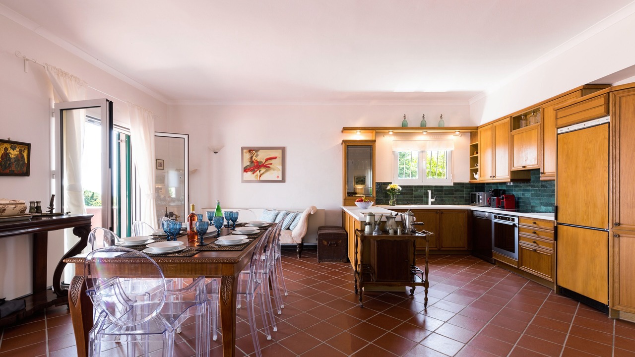 Photo of Kitchen in Petaleia
