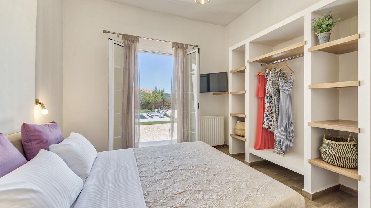 Photo of Bedroom in Pigadhakia