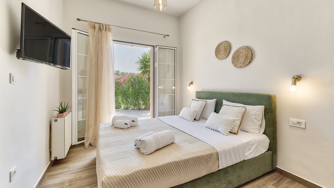 Photo of Bedroom in Pigadhakia