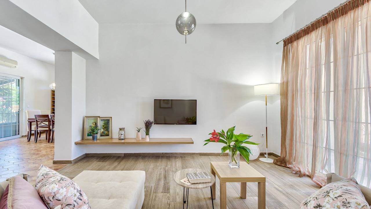 Photo of Livingroom in Pigadhakia