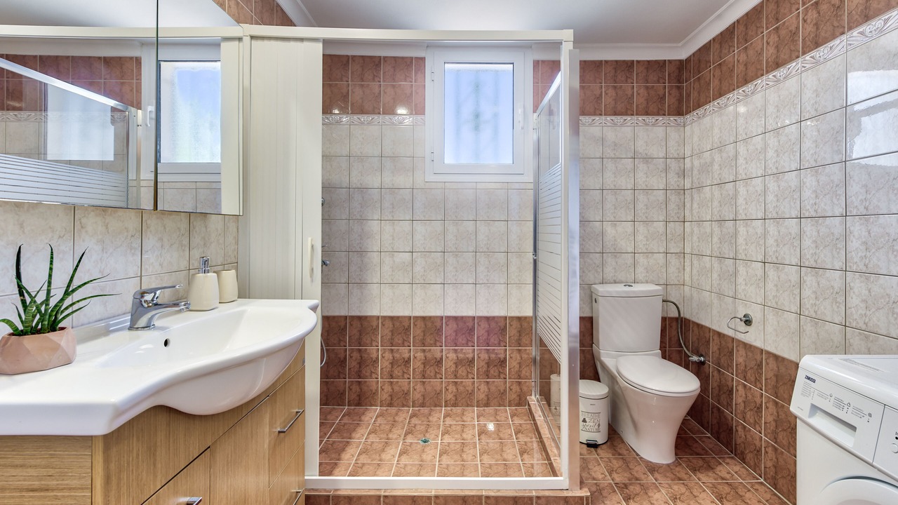Photo of Bathroom in Pigadhakia