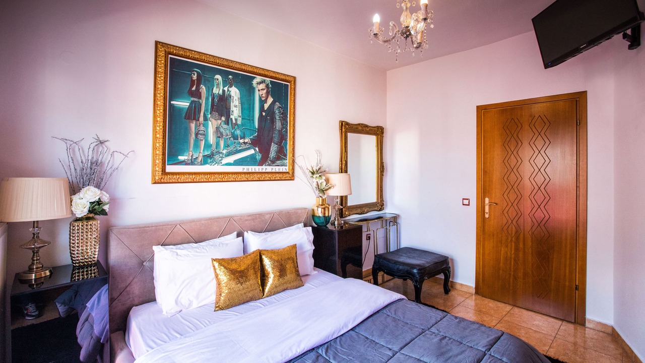 Photo of Bedroom in Drama