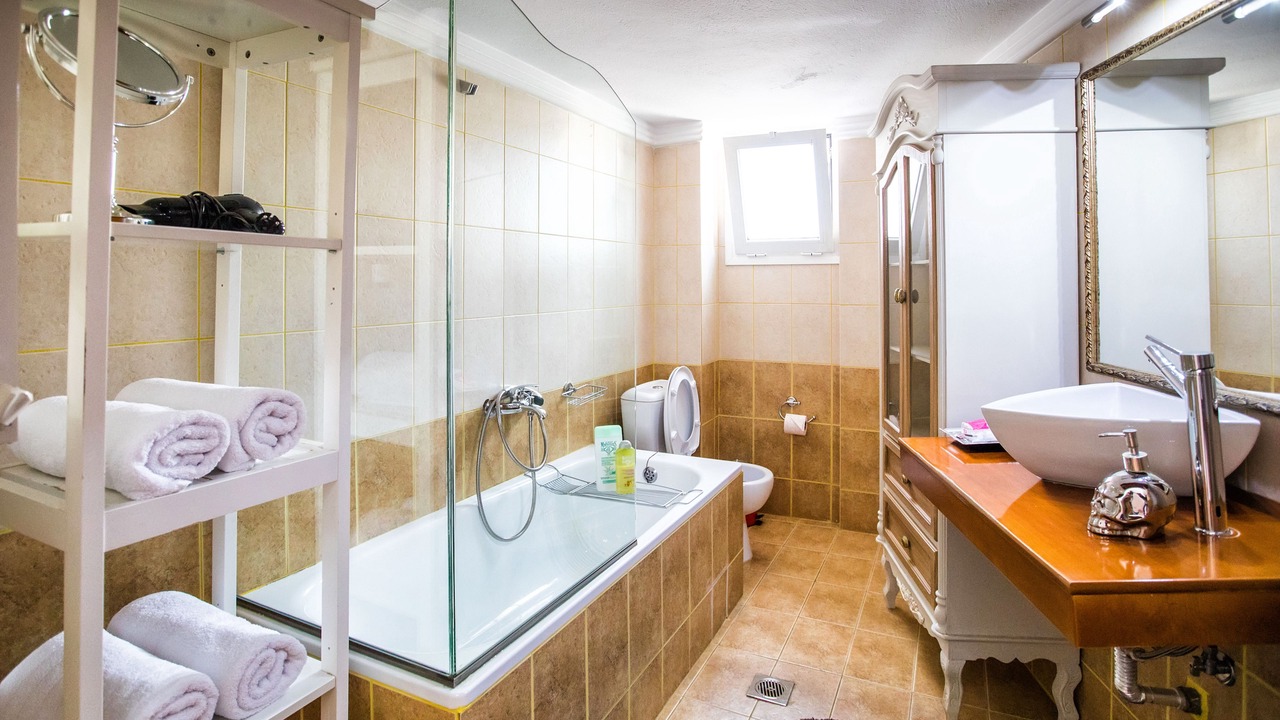 Photo of Bathroom in Drama