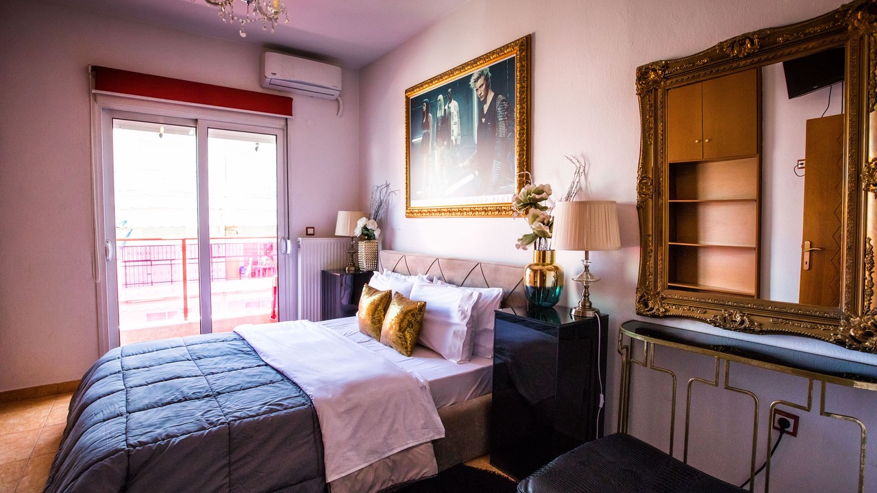 Photo of Bedroom in Drama