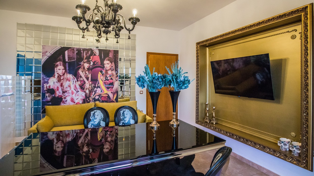 Photo of Livingroom in Drama