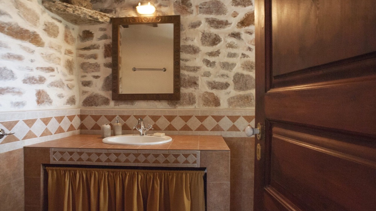 Photo of Bathroom in Syros