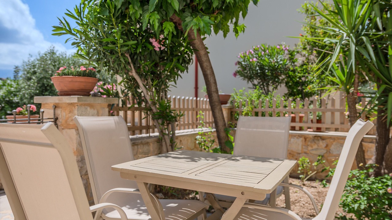 Photo of Patio Balcony in Douliana