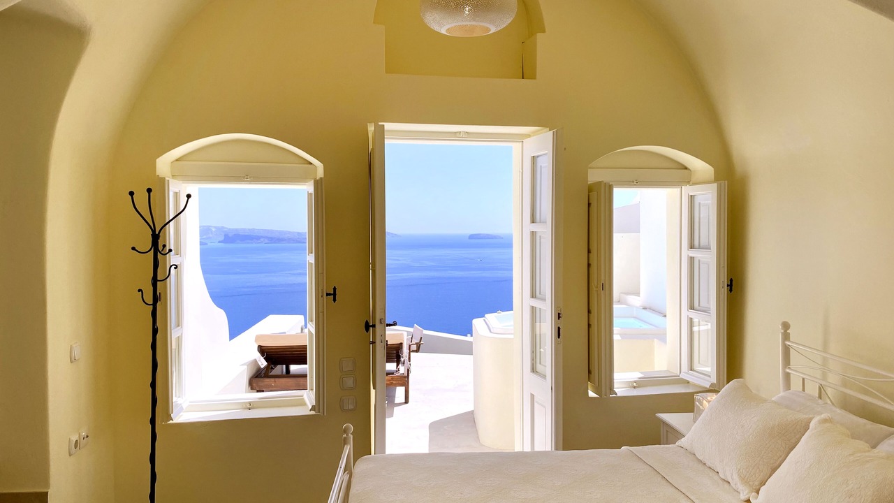 Photo of Bedroom in Oia