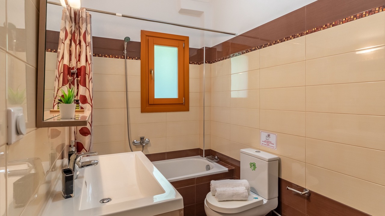 Photo of Bathroom in Glossa