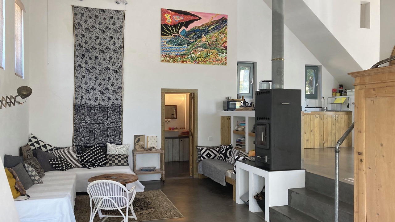 Photo of Livingroom in East Mani